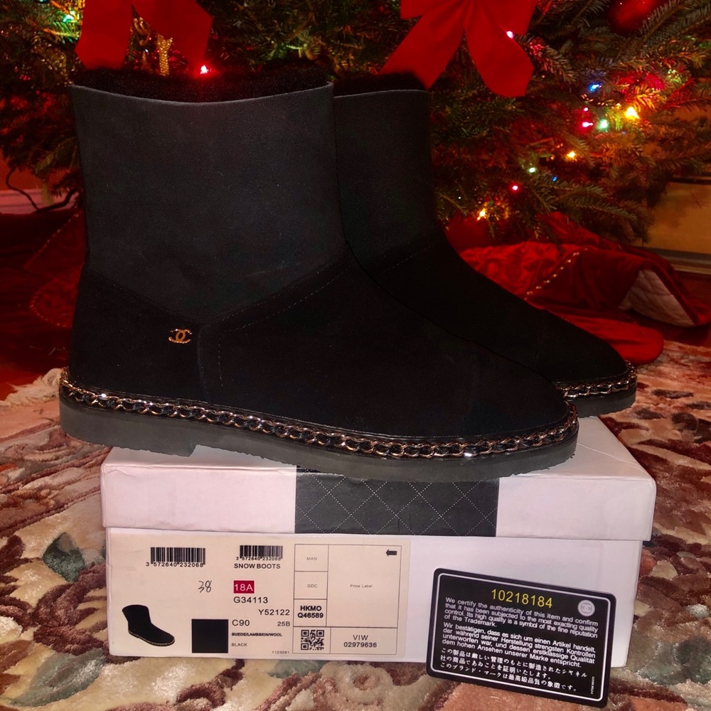 🆕 CHANEL - RARE FIND - ankle boots with chain